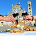 Brindisi in piazza del Duomo a Prato