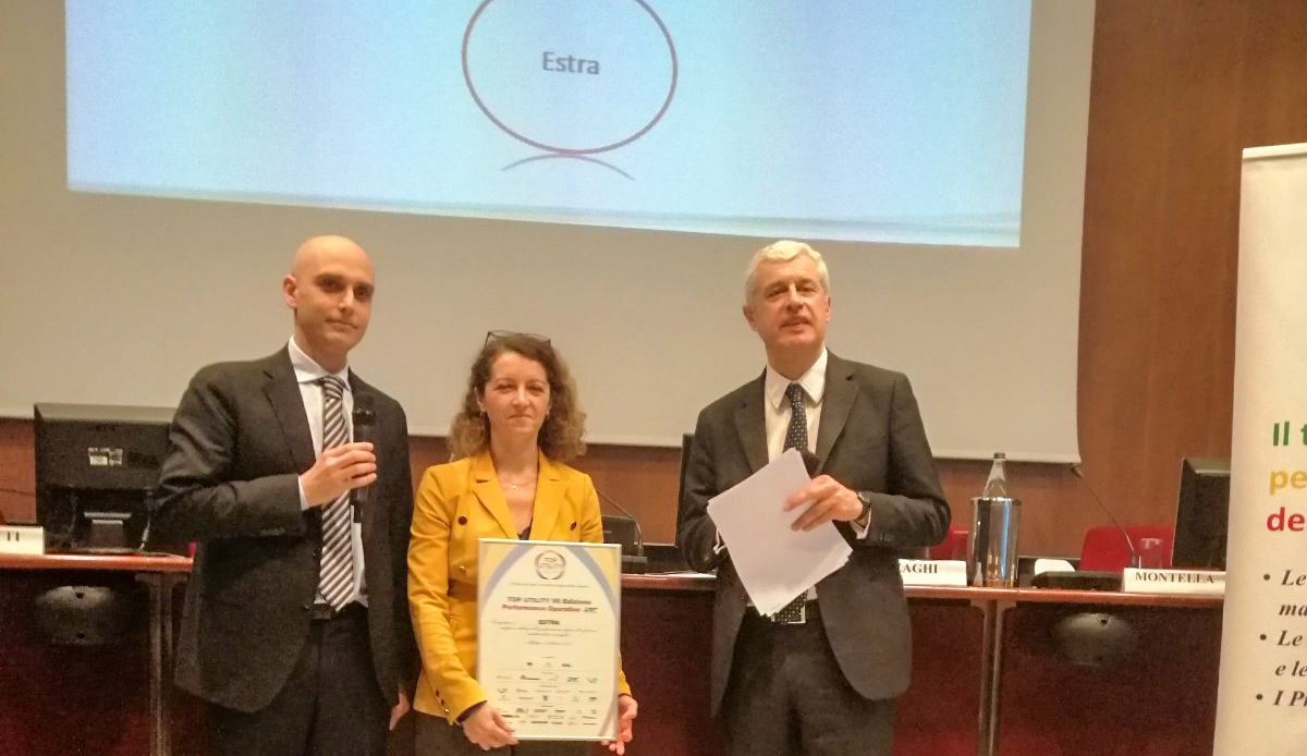 Consegna del premio a Estra