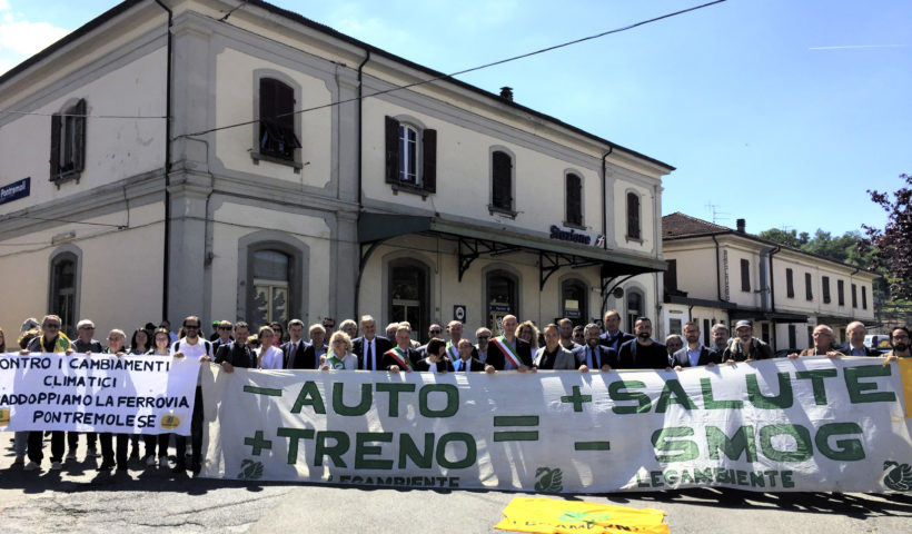 Manifestazione per la ferrovia Pontremolese