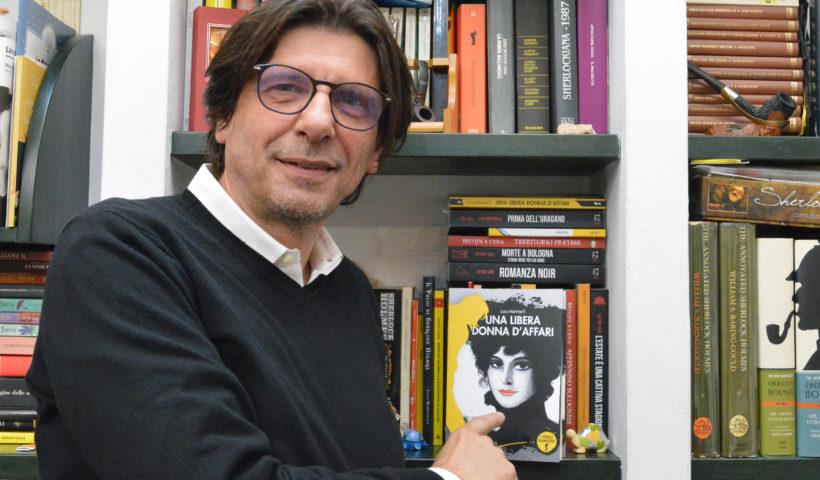 Luca Martinelli con una libera donna d'affari