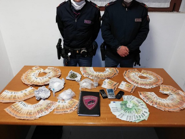 Droga e denaro sequestrati dalla polizia di Monza