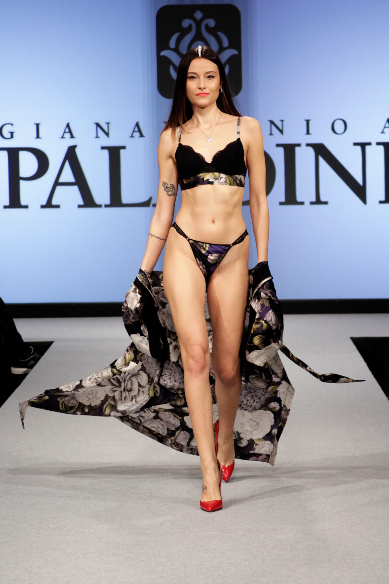 Modella in lingerie o intimo