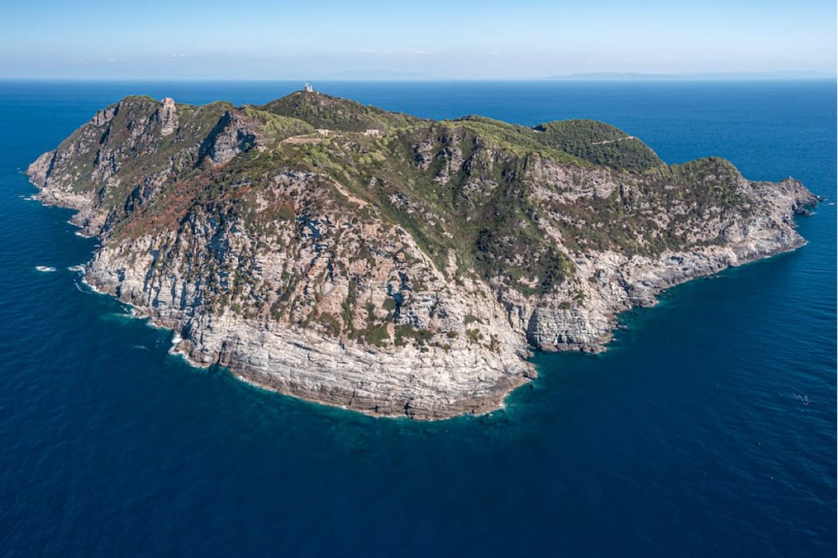 isola di gorgona veduta drone rridi