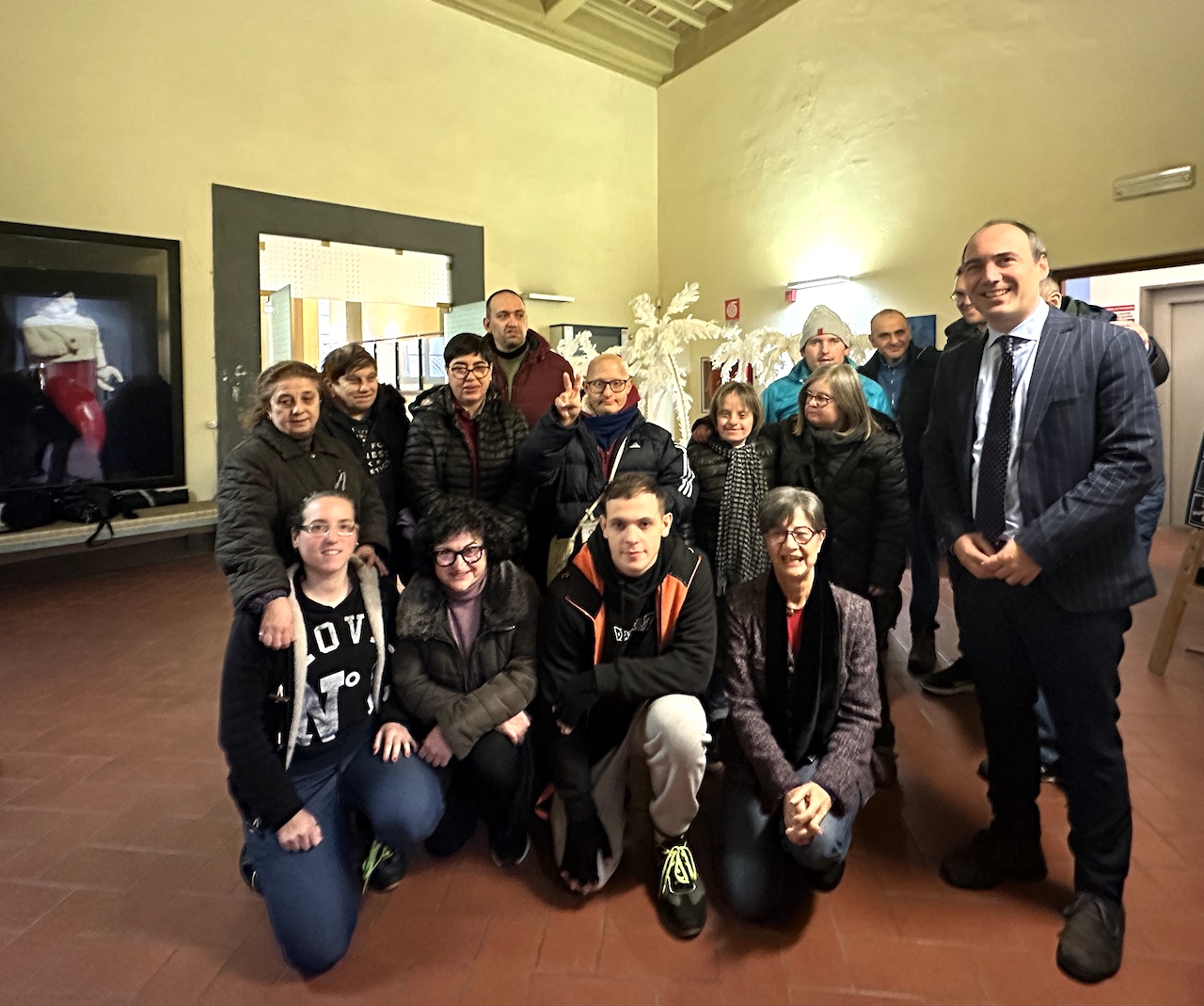 ambra giorgi e simone calamai con i ragazzi della cui