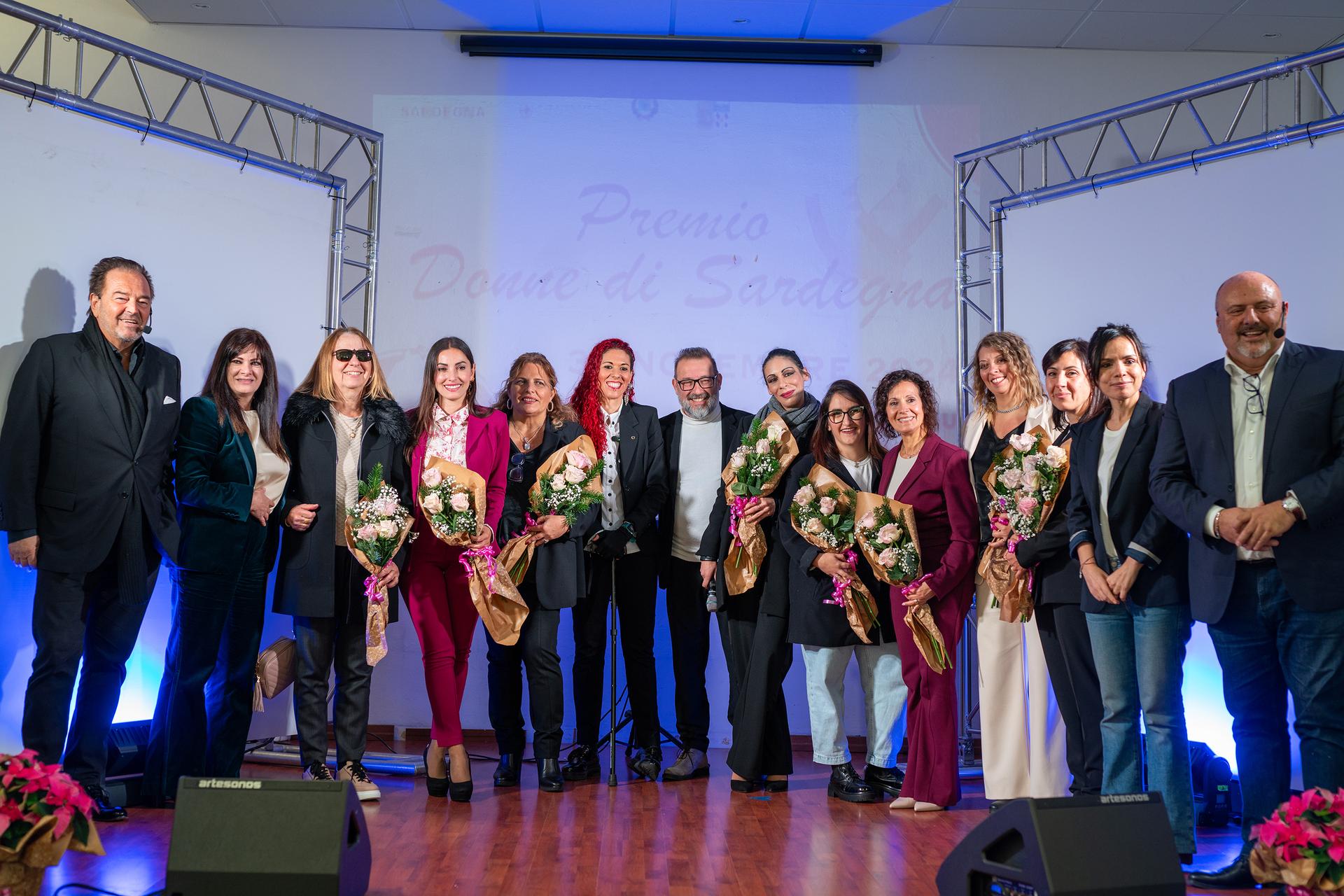 Paese Sera - DONNE DI SARDEGNA: l'apertura della mostra a Luras con la  premiazione di 11 donne sarde di eccellenza